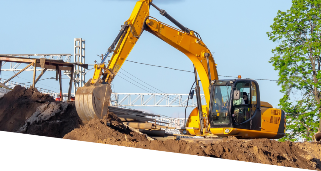 鹿屋市・大隅エリアの土木工事現場で掘削作業を行う白坂建設の油圧ショベル。道路・河川のインフラ整備